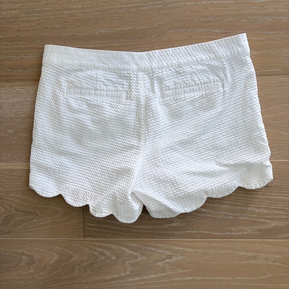 Lilly Pulitzer Women's Buttercup Scallop Hem Shorts White sz 8 - Picture 2 of 6